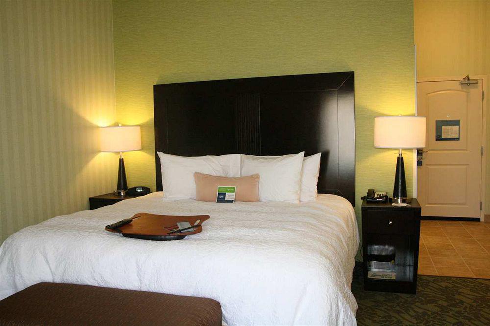Hampton Inn Detroit Roseville Clinton Township Szoba fotó